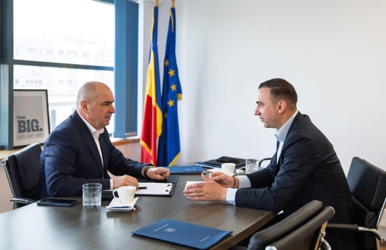 Ivan îl ironizează pe Bolojan pentru lipsa reformelor vizibile