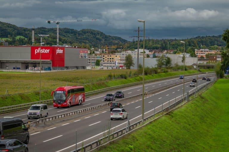 Elveția ia în calcul reducerea vitezei pe autostrăzi la 80 km/h