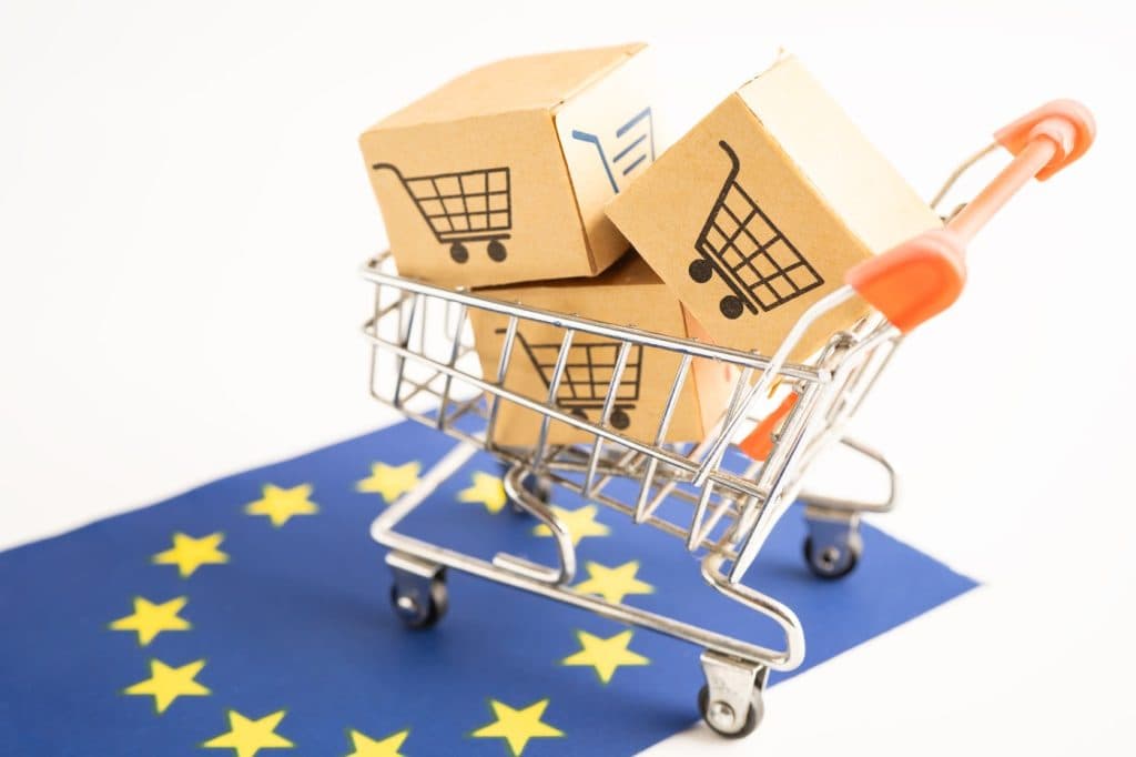 Taxă nouă pentru comenzile online din afara UE, începând cu 1 noiembrie
