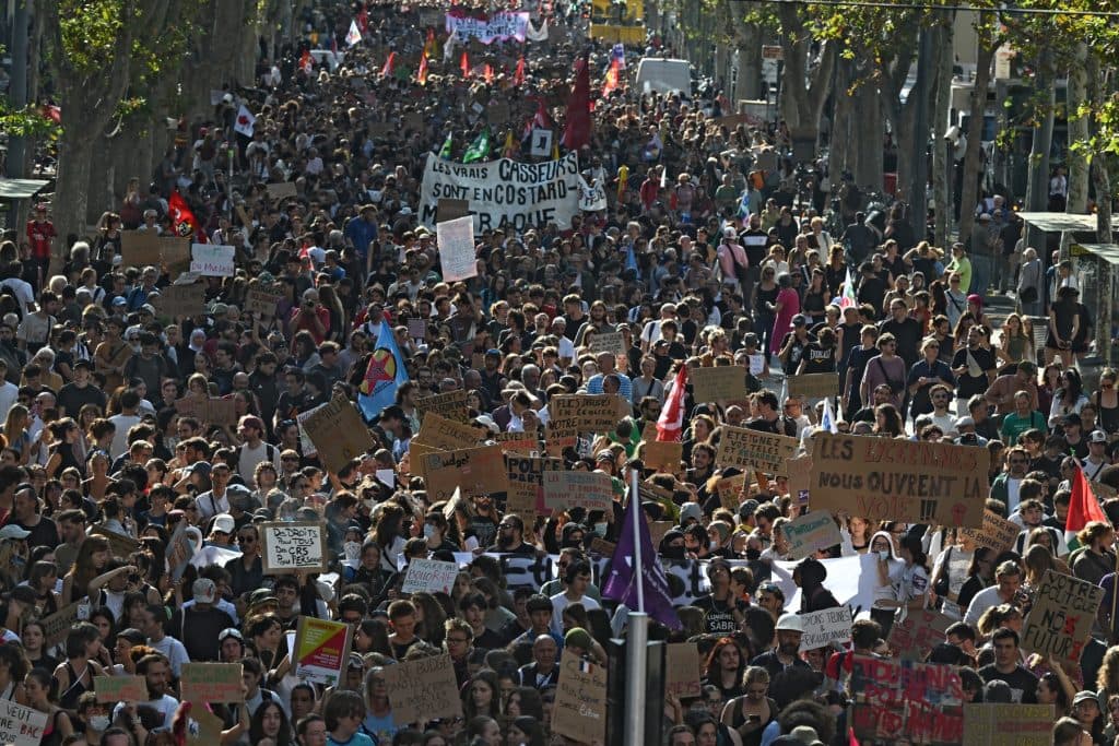 Guvernul francez a evaluat blocarea rețelelor sociale în timpul protestelor