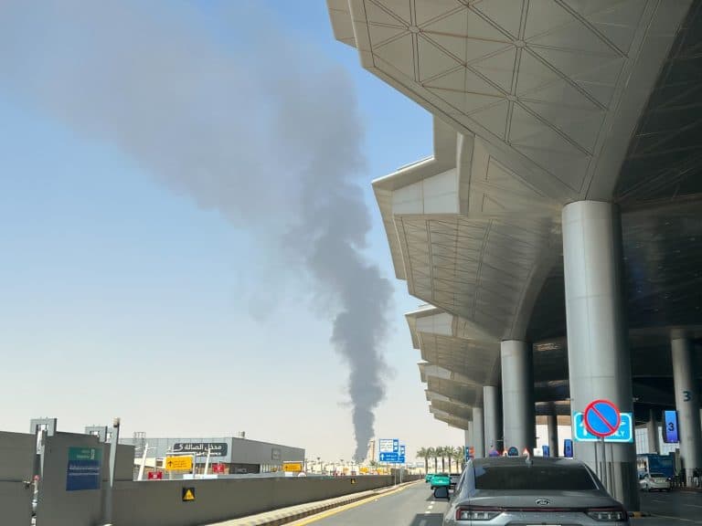 Atac devastator la aeroportul din Riad: 12 morți și peste 300 de răniți