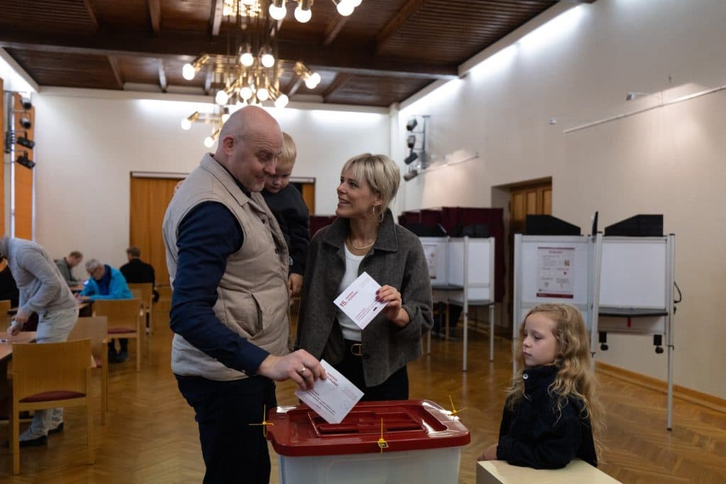 Partidul premierului Andris Kulbergs, aproape de victorie în alegerile din Letonia