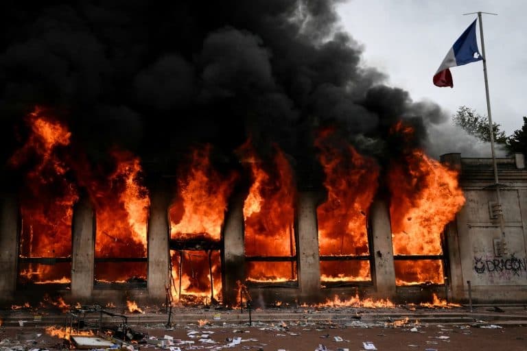 Restricții de circulație în Franța după protestele violente din weekend