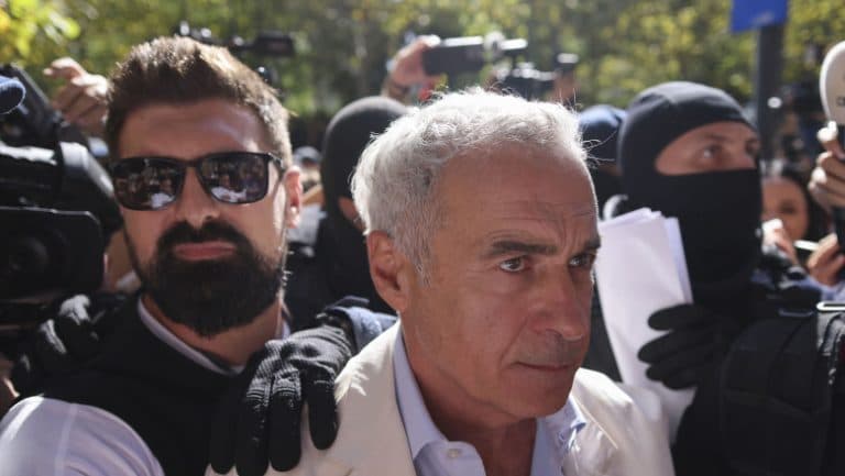 Cercetare penală a unui bărbat după solicitarea lui Călin Georgescu pentru găsirea microfoanelor