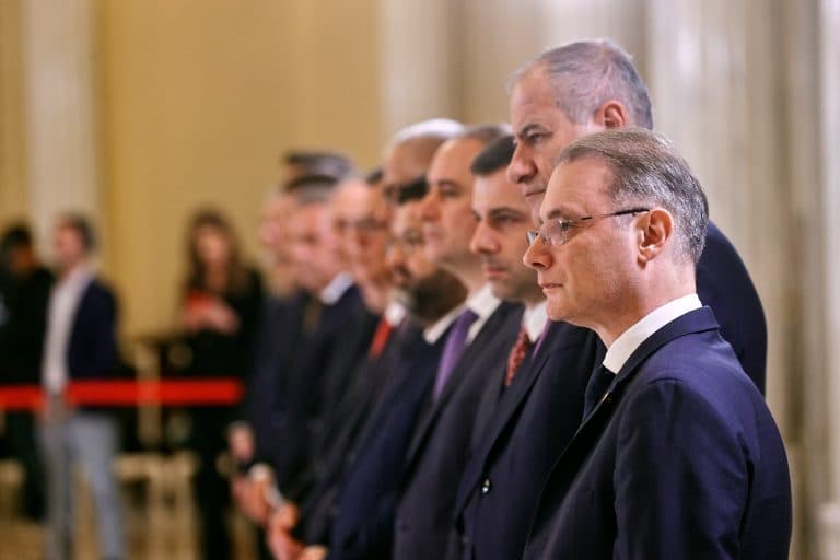 Luca Niculescu neagă că ar fi un premier de paravan al PSD