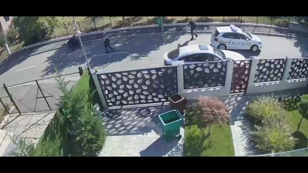 Amenințări cu cuțitul din partea unui bărbat care a furat dintr-o curte din Sectorul 6
