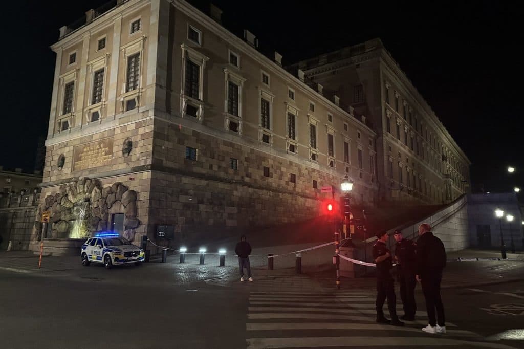 Poliția suedeză a împușcat un bărbat înarmat la palatul regal din Stockholm
