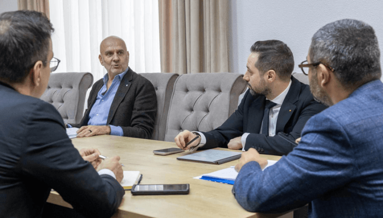 Dumitru Costin a discutat cu ministrul Muncii despre legea salarizării și pensii