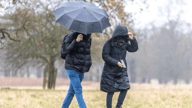 Atenționare ANM: Ploi, vânt puternic și ninsori în zona montană