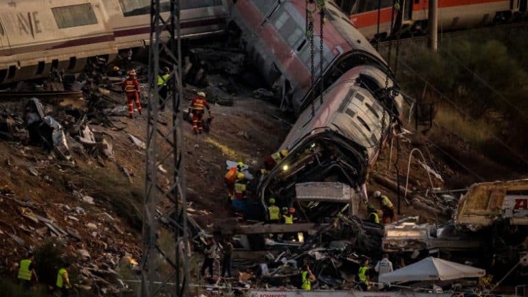 Progrese în identificarea victimelor tragediei feroviare din Spania