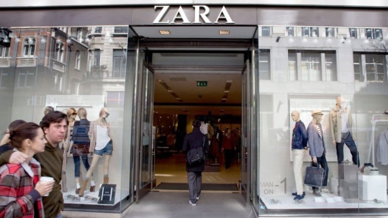 Zara retrage un costum de Halloween pentru copii din cauza asemănării cu uniforme naziste