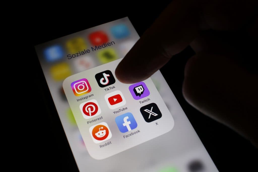 Norvegia extinde interdicțiile pentru copiii sub 16 ani la jocuri online și aplicații de mesagerie