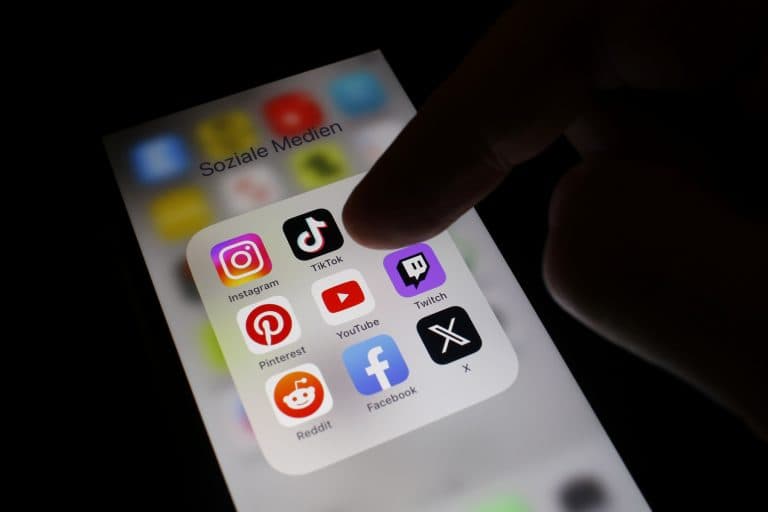 Norvegia extinde interdicțiile pentru copiii sub 16 ani la jocuri online și aplicații de mesagerie