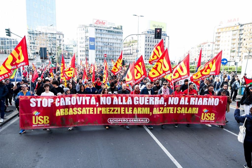 Proteste masive în Italia împotriva costului vieții și reînarmării