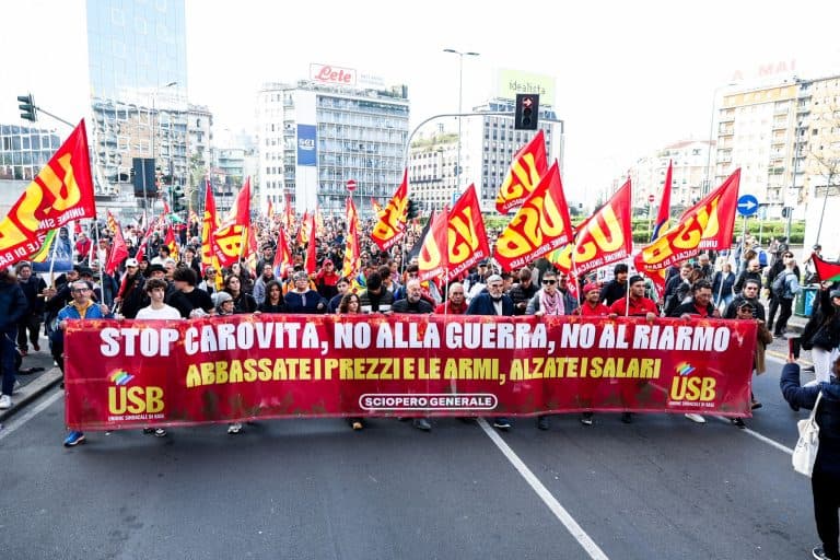 Proteste masive în Italia împotriva costului vieții și reînarmării